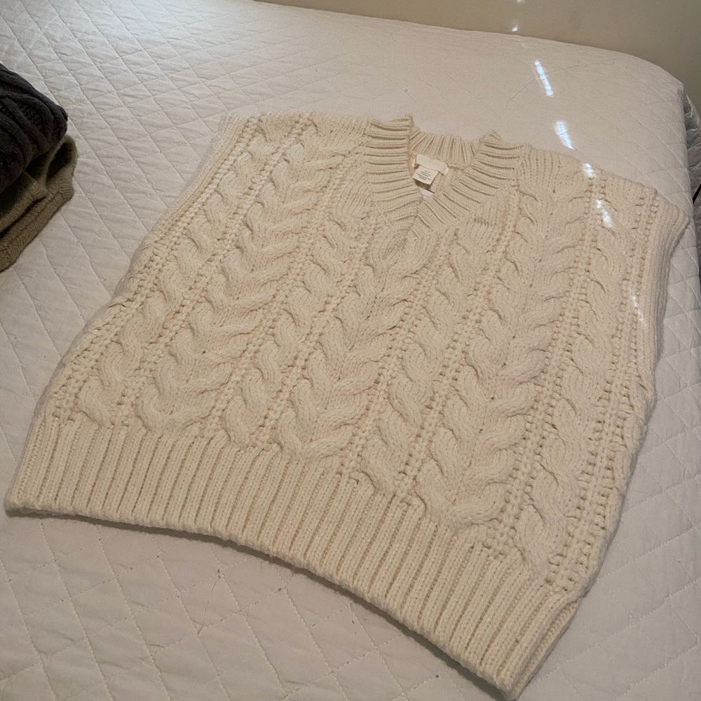 H&M Sweater Vest
